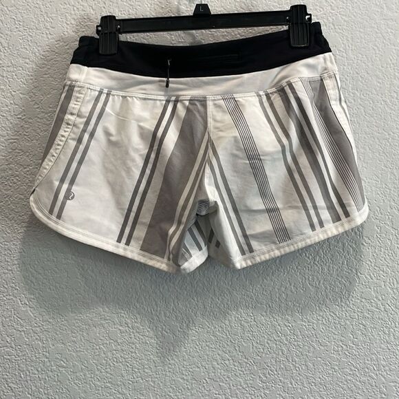 Lululemon Groovy Run Short Stripe Nimbus Vertical / Nimbus / Black Size 6 - Picture 4 of 8